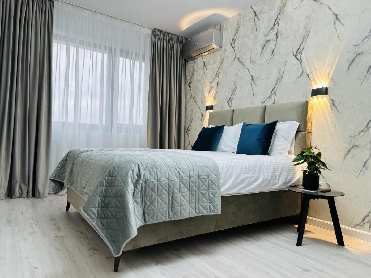 Rentforcomfort Sky Garden Studio Apartment Bucharest